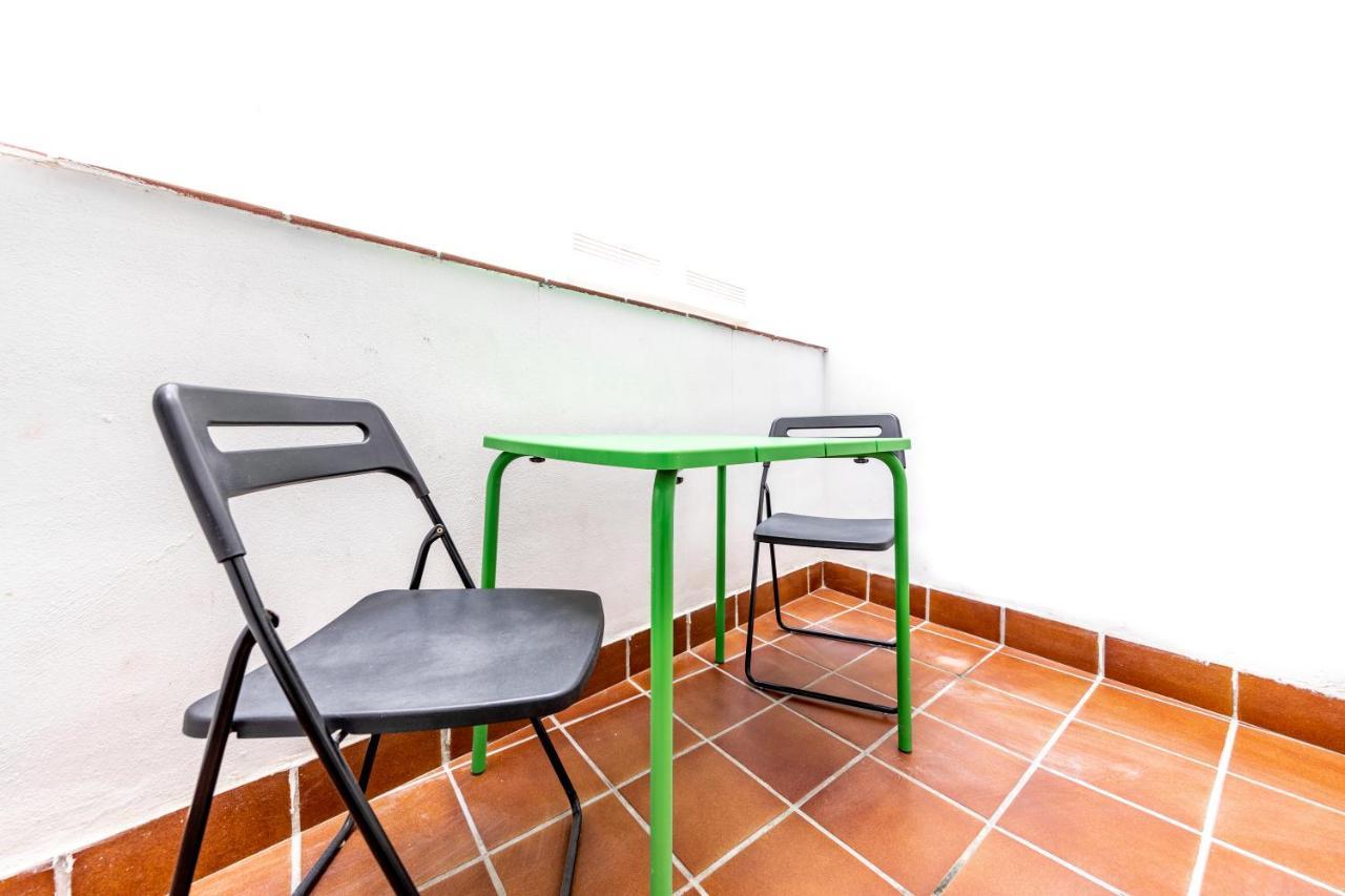 Fun Building Flats By Homeabout Malaga Exterior photo